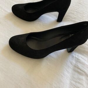Eileen Fisher Black Suede Heels sz 8